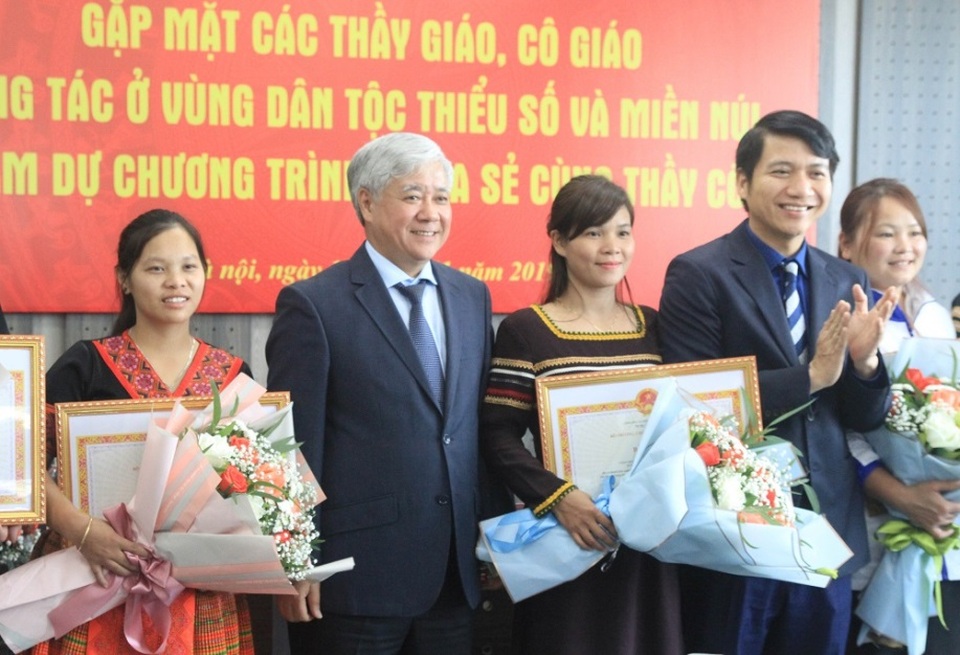 Là người dân tộc thiểu số vẫn phải đi học để có...chứng chỉ tiếng dân tộc - 5 Là người dân tộc thiểu số vẫn phải đi học để có...chứng chỉ tiếng dân tộc - 5
