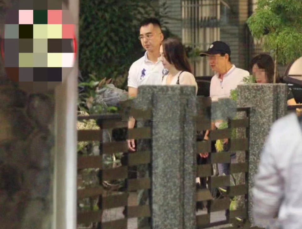 Lâm Chí Linh mặc váy cưới, tập luyện cho hôn lễ đặc biệt diễn ra vào hôm nay - 10 Lâm Chí Linh mặc váy cưới, tập luyện cho hôn lễ đặc biệt diễn ra vào hôm nay - 10