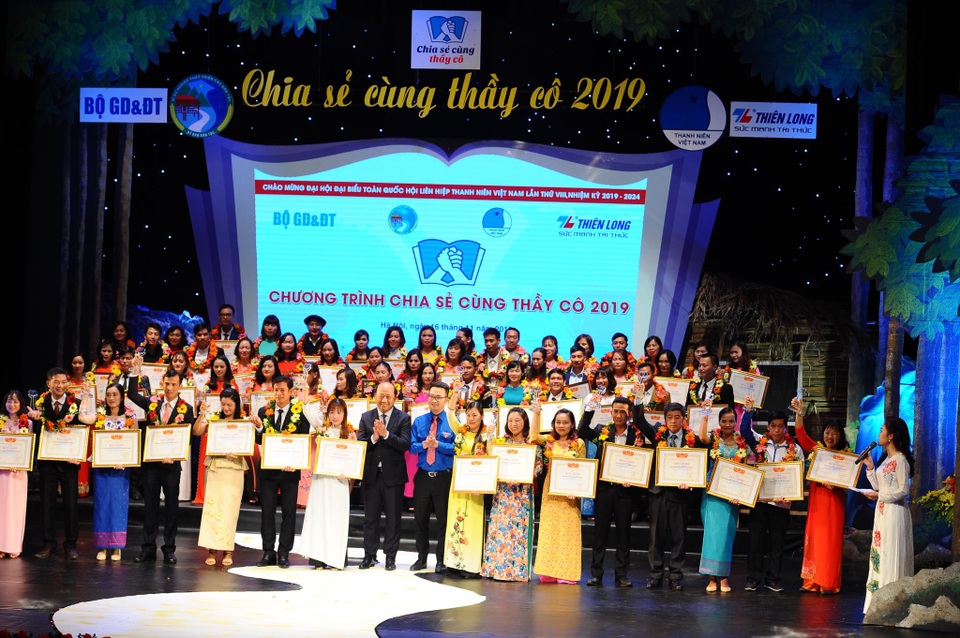 Vinh danh 63 giáo viên tâm huyết vì học trò dân tộc thiểu số - 3 Vinh danh 63 giáo viên tâm huyết vì học trò dân tộc thiểu số - 3