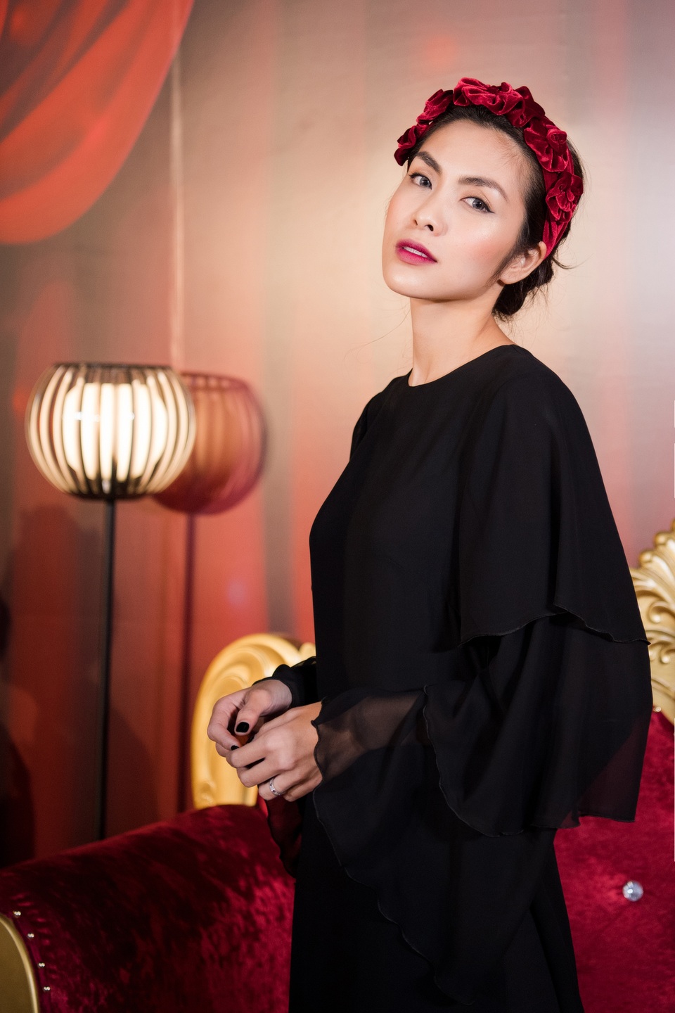 Hà Tăng lộ dáng gầy gò khi đi xem Ngô Phương Lan diễn thời trang - 10 Hà Tăng lộ dáng gầy gò khi đi xem Ngô Phương Lan diễn thời trang - 10