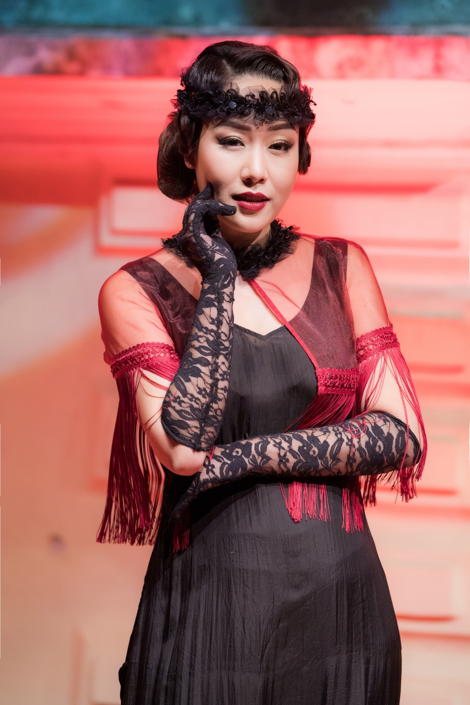 Hà Tăng lộ dáng gầy gò khi đi xem Ngô Phương Lan diễn thời trang - 2 Hà Tăng lộ dáng gầy gò khi đi xem Ngô Phương Lan diễn thời trang - 2