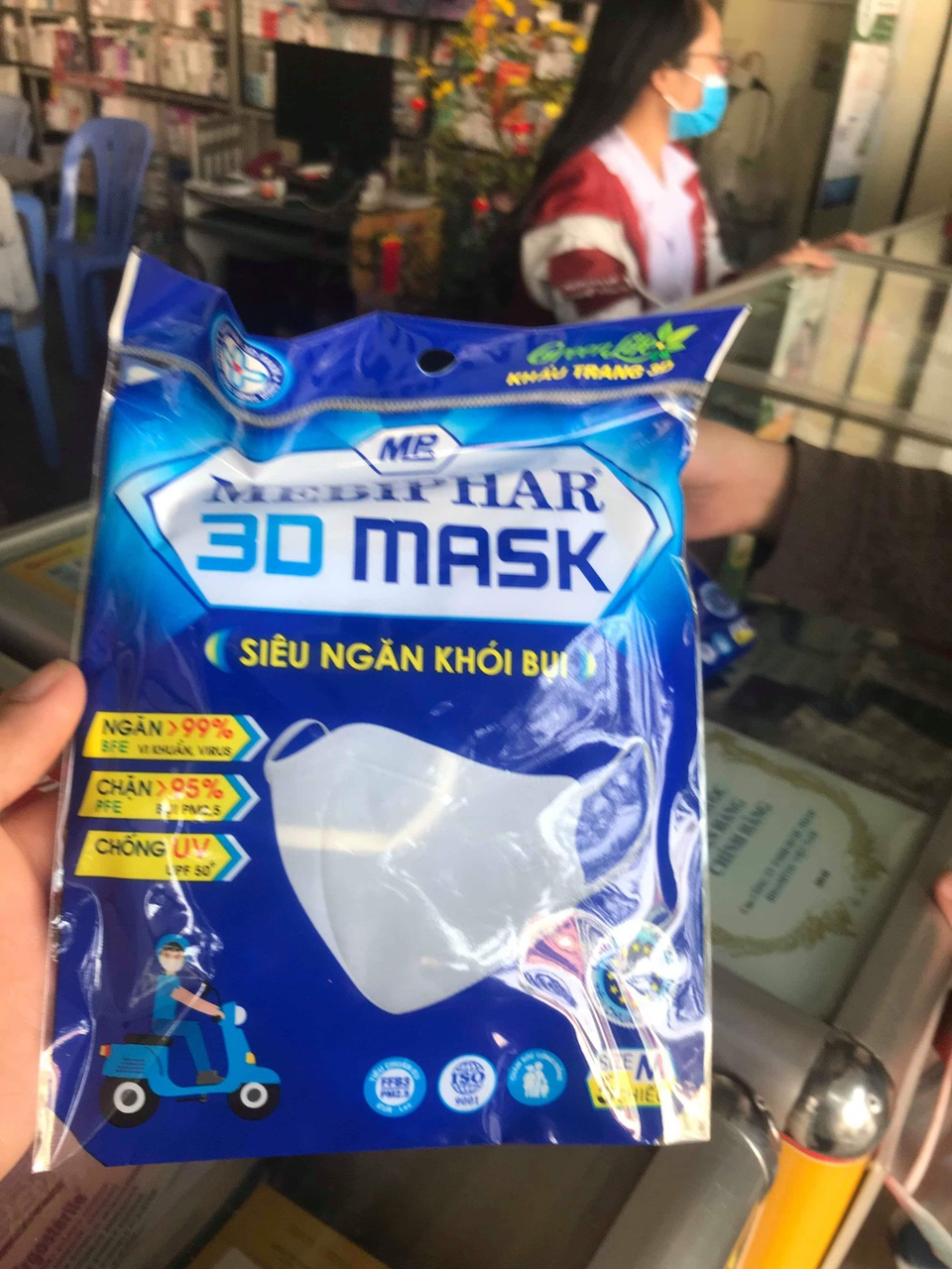Khẩu trang loạn giá vẫn cháy hàng, ngày bán 2.000 hộp vẫn không đủ cung ứng - 3 Khẩu trang loạn giá vẫn cháy hàng, ngày bán 2.000 hộp vẫn không đủ cung ứng - 3