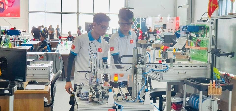 Đại sứ kỹ năng nghề VN: Bài học nghề đầu tiên đến từ người bố làm thợ mộc - 1 Đại sứ kỹ năng nghề VN: Bài học nghề đầu tiên đến từ người bố làm thợ mộc - 1
