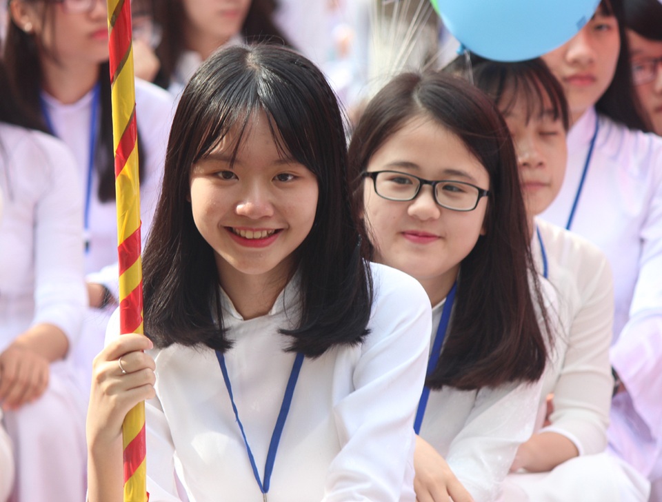 Nét tinh khôi nữ sinh xứ Nghệ ngày khai trường - 7 Nụ cười tỏa nắng của nữ sinh xứ Nghệ trong lễ khai giảng năm học mới.