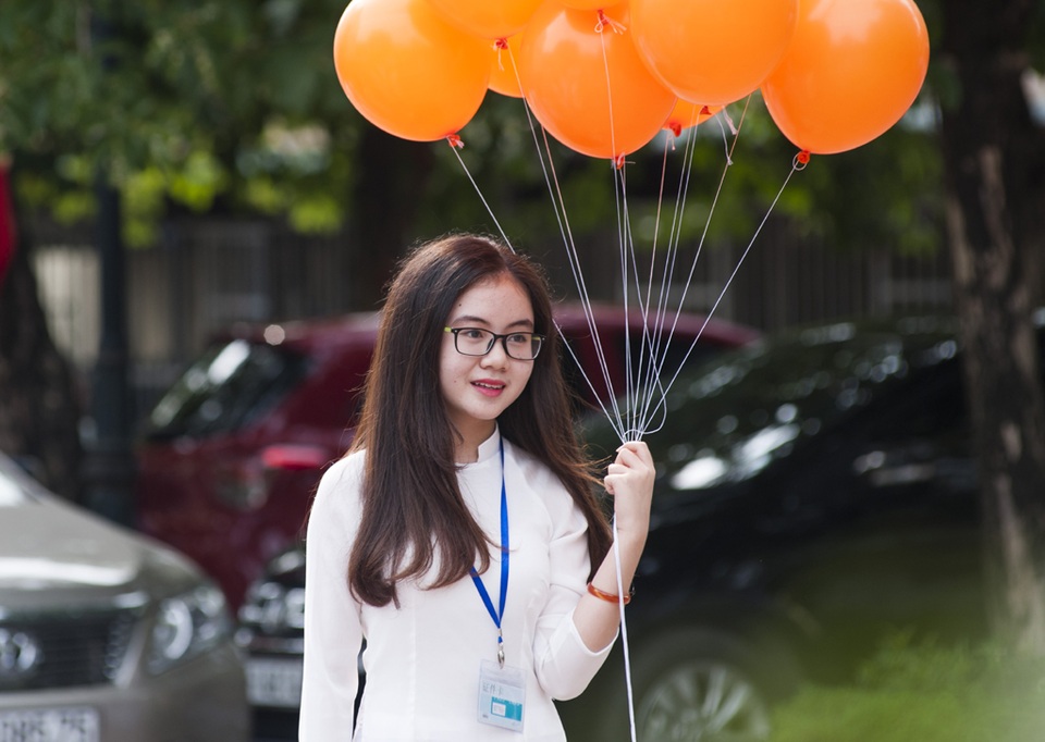 Nét tinh khôi nữ sinh xứ Nghệ ngày khai trường - 3 Không chỉ là ngôi trường nổi danh về thành tích cao trong giáo dục, Trường THPT chuyên Phan Bội Châu còn sở hữu nhiều nữ sinh xinh đẹp.