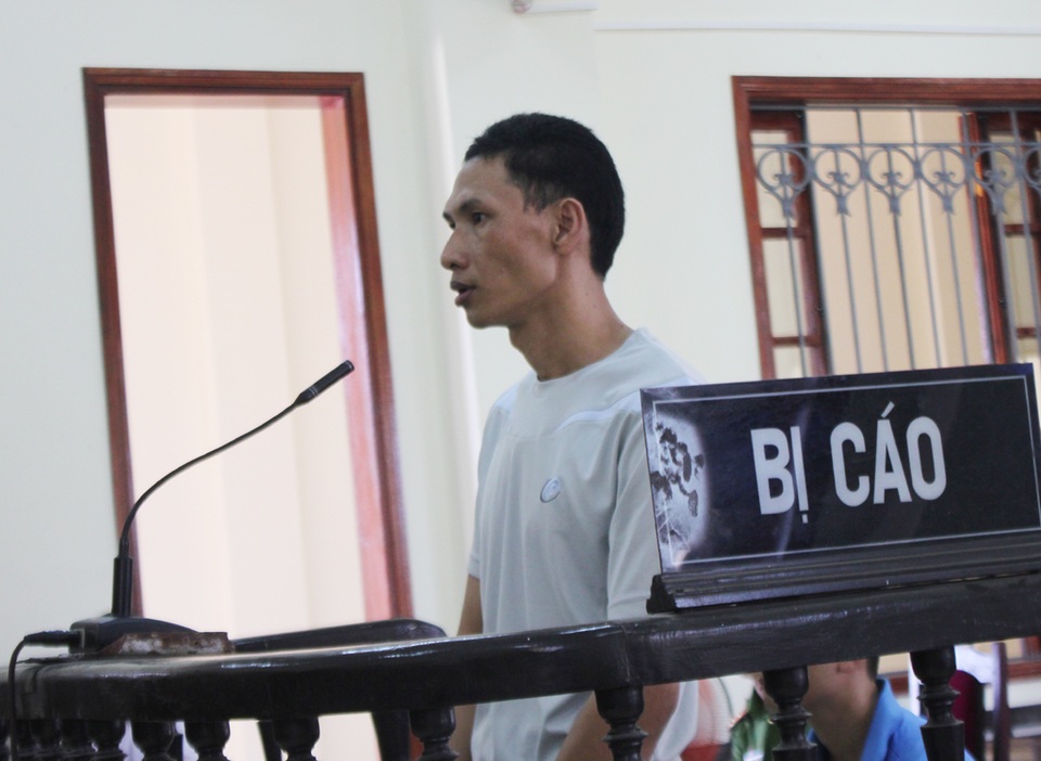 Giải quyết ẩu đả, công an xã bị bắn vào ngực - 1 Bị cáo Trần Văn Hải tại tòa.