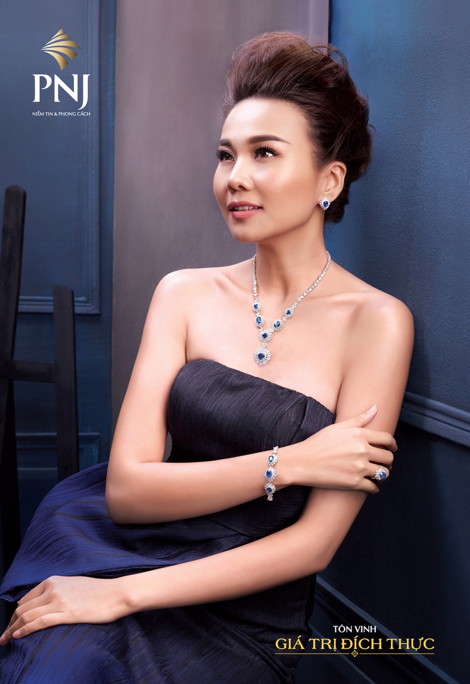 “Soi” gu thời trang đẳng cấp của "Host" Thanh Hằng - 4 Sapphire không chỉ là đá quý có giá trị cao mà còn như niềm tin, sức mạnh mang lại may mắn cho Thanh Hằng