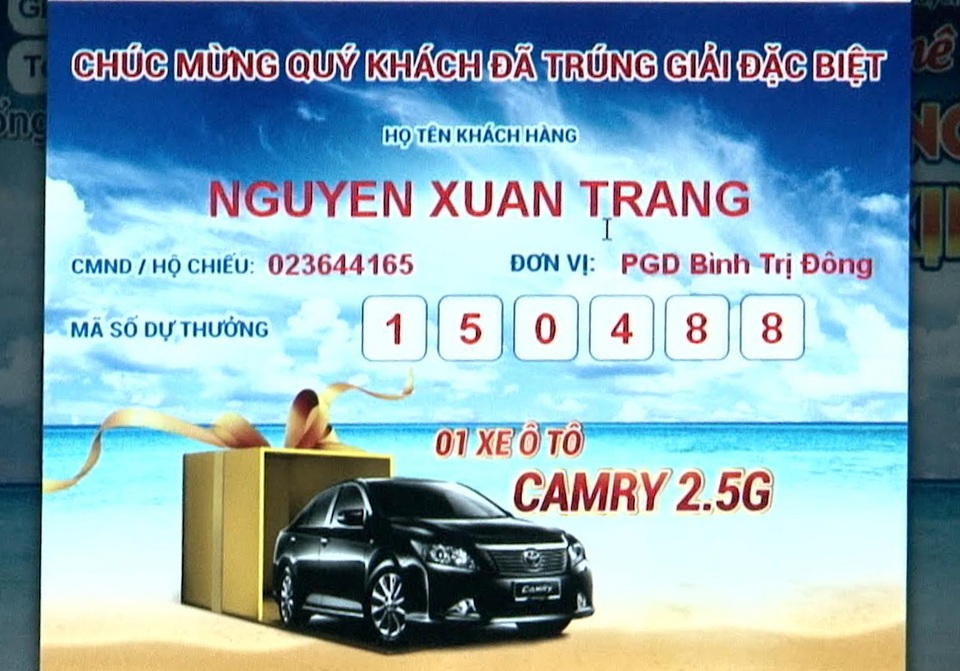 Nam A Bank đã tìm được chủ nhân của giải đặc biệt ô tô Toyota Camry 2.5G - 3 Chủ nhân của giải đặc biệt Toyota Camry 2.5G là khách hàng Nguyễn Xuân Trang