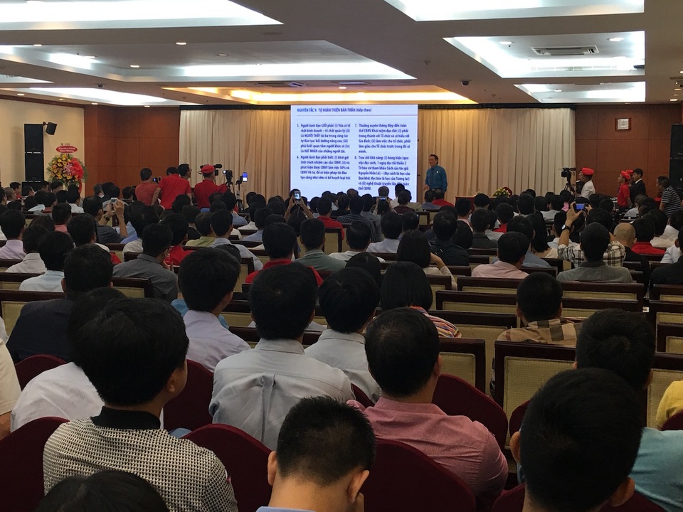 Cộng đồng doanh nhân khởi nghiệp nghe ông Đặng Văn Thành truyền lửa