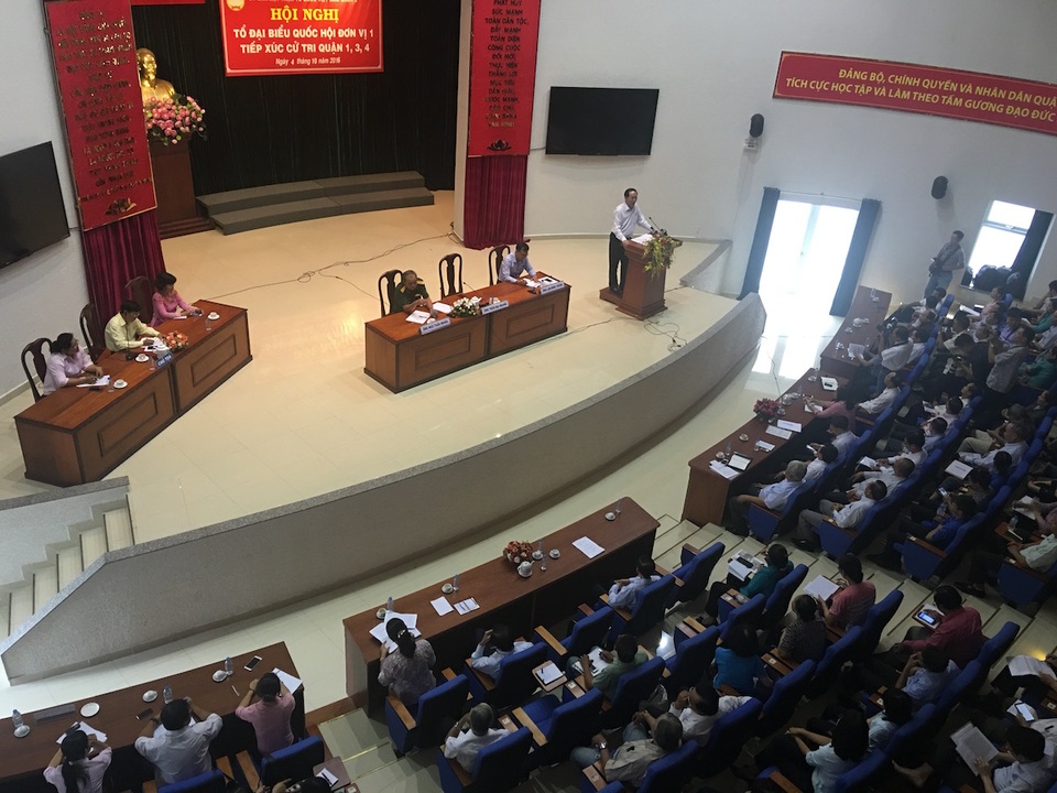 
Lần đầu tiên cử tri 3 quận (1, 3, 4) của TPHCM cùng tham gia một hội nghị tiếp xúc với Đại biểu Quốc hội.
