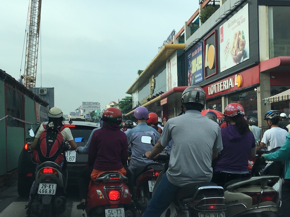 TS Huỳnh Thế Du cho rằng, phải gắn chương trình đột phá về giải quyết ùn tắc giao thông với chương trình chỉnh trang, phát triển đô thị để phát triển đô thị dựa vào định hướng vận tải công cộng