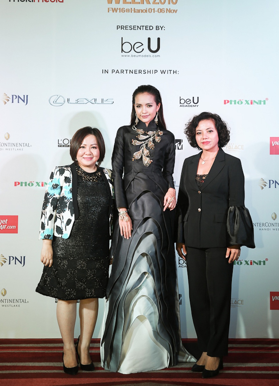 Sau "Áo dài Phượng Hoàng", PNJ mang gì đến VIFW thu đông 2016? - 9 Sau "Áo dài Phượng Hoàng", PNJ mang gì đến VIFW thu đông 2016? - 9