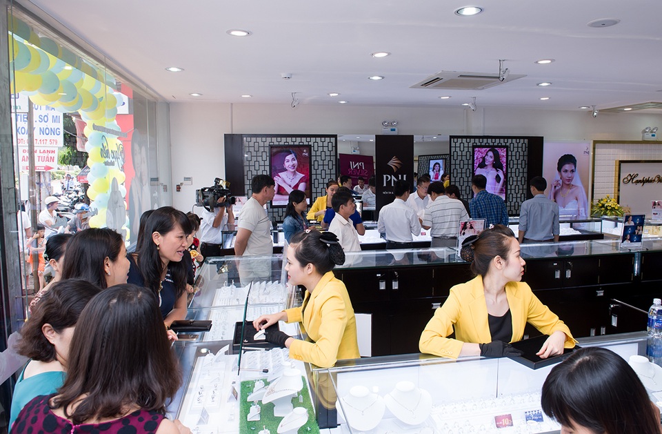 PNJ tiếp tục được vinh danh Thương hiệu Quốc gia năm 2016 - 5 PNJ sở hữu những phẩm trang sức tinh xảo, chất lượng hàng đầu, đáp ứng nhu cầu ngày càng cao của khách hàng