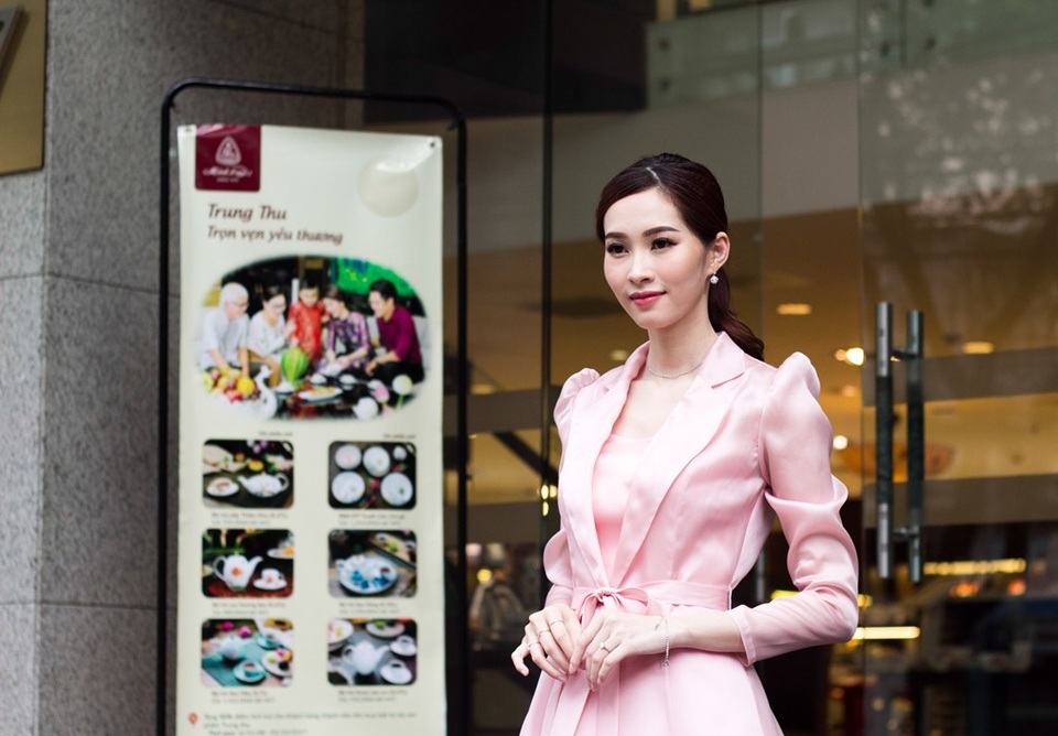 Nói về ngày trọng đại sắp tới của mình, khi một số người cho rằng nghệ sĩ lấy chồng ở tuổi 26 là quá sớm, người đẹp được mệnh danh “hoa hậu của các hoa hậu” nhẹ nhàng chia sẻ: “Thảo nghĩ rằng khi mình đủ trưởng thành, trải nghiệm cũng như đủ khả năng vun vén thì nên lập gia đình thôi. Chuyện tình cảm của Thảo cũng được gần 3 năm, Thảo nghĩ đã chín để cùng nhau đi đến hôn nhân”.