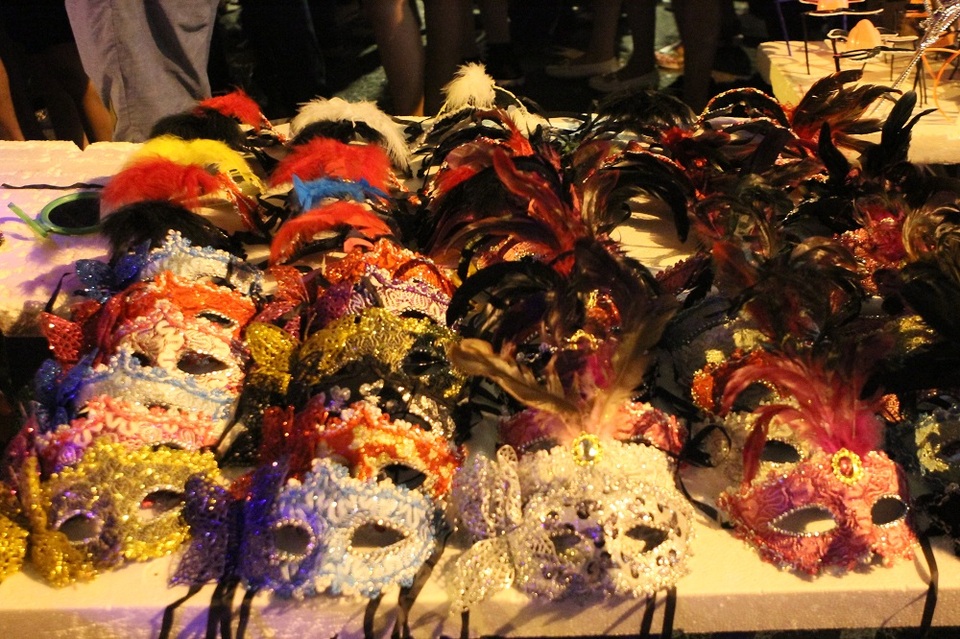 Những chiếc mặt nạ chơi Trung thu khá bắt mắt được rao bán với giá từ 25.000 đồng - 50.000 đồng/chiếc