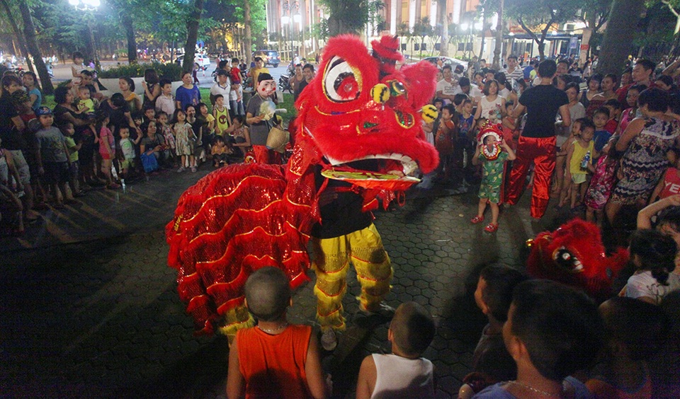 Múa lân dạo - nghề "hot" dịp Tết Trung thu - 1