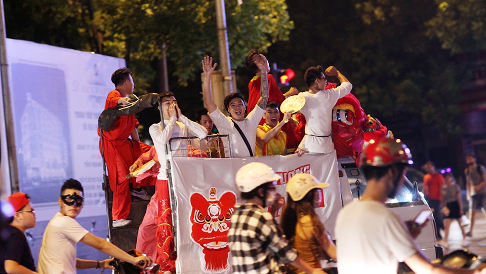 Hình ảnh quen thuộc trên đường phố Hà Nội mỗi dịp Tết Trung thu