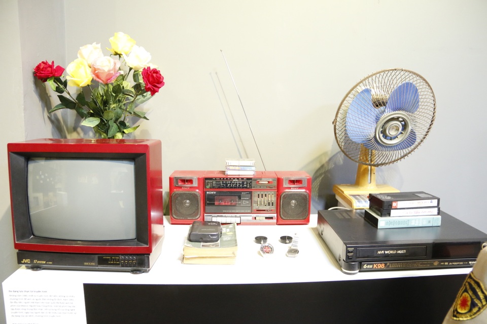 Ti vi đen trắng, đài cassette, quạt điện, đầu băng và đồng hồ Seiko... những vật dụng được xem là hàng hiệu nổi tiếng một thời