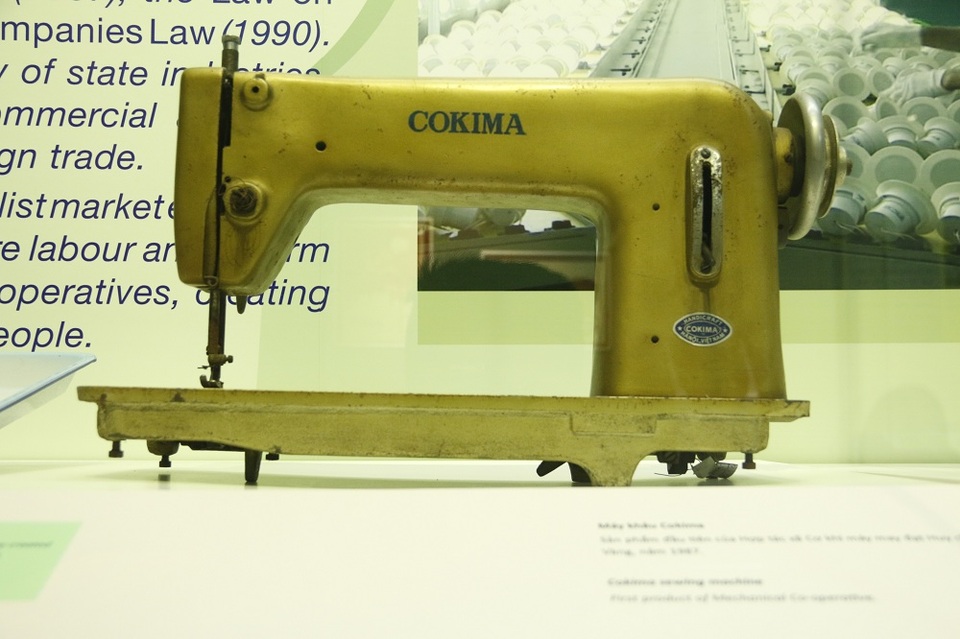 
Chiếc máy khâu Cokima - sản phẩm đầu tiên của Hợp tác xã Cơ khí máy may đoạt huy chương Vàng năm 1987. Đây cũng là vật dụng quen thuộc trong nhiều gia đình có điều kiện thời kỳ đó.
