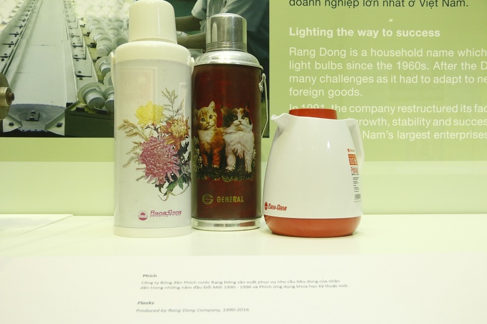 
Phích nước Rạng Đông - thương hiệu nổi tiếng trong giai đoạn những năm 1990 - 1996.
