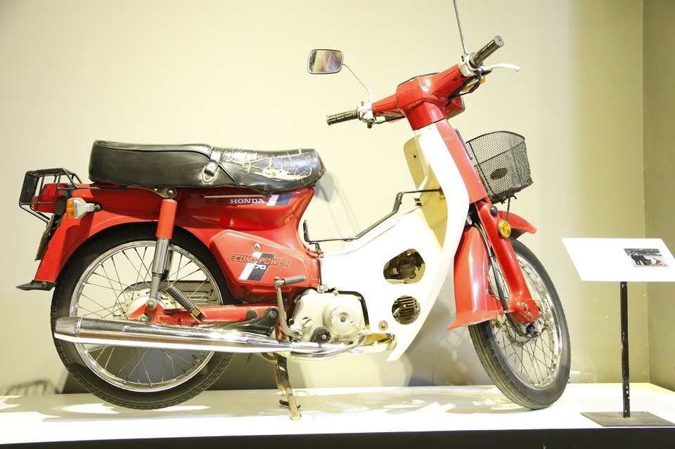 Chiếc xe máy Honda được xem là huyền thoại một thời. Đây là chiếc xe được gia đình ông Nguyễn Trọng Chi (Đào Tấn - Ba Đình - Hà Nội) sử dụng vào năm 1992