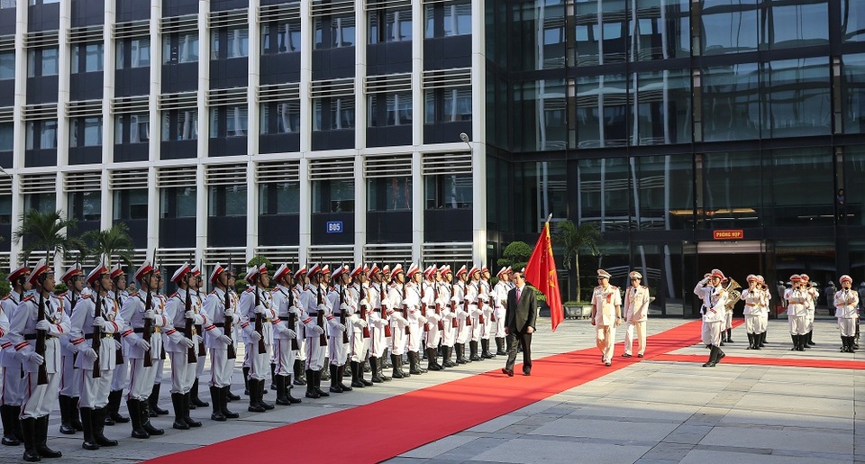 Chủ tịch nước đến tham dự Lễ kỷ niệm 55 Ngày truyền thống của lực lượng Cảnh sát PCCC. Ảnh: Trường Quang