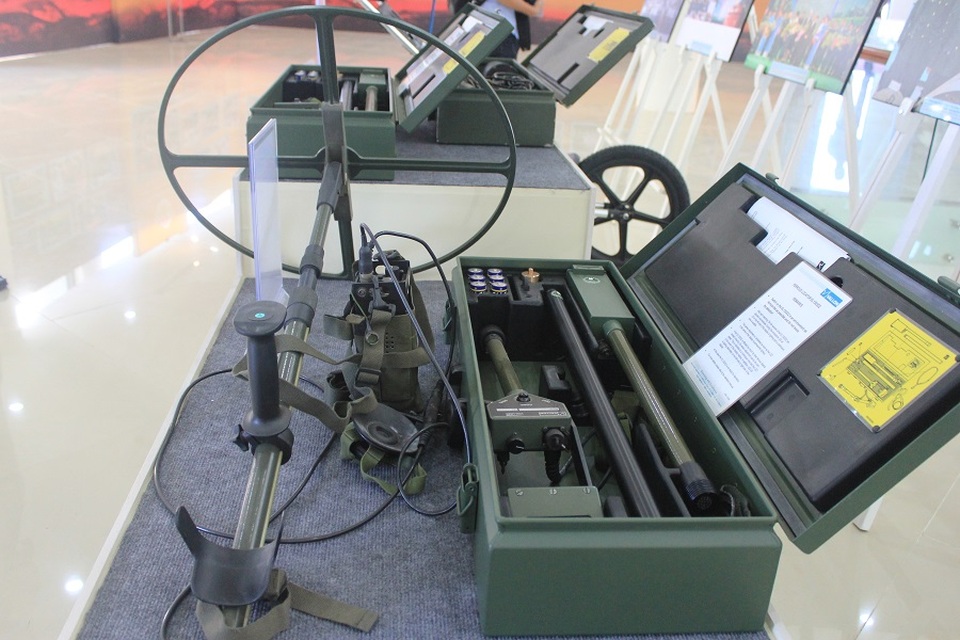 
Thiết bị dò mìn tổng hợp được sử dụng
