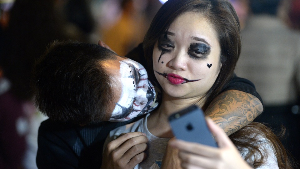 Màu sắc chủ đạo dành cho ngày hội ma quỷ là đen, trắng và đỏ, được nhiều người lựa chọn