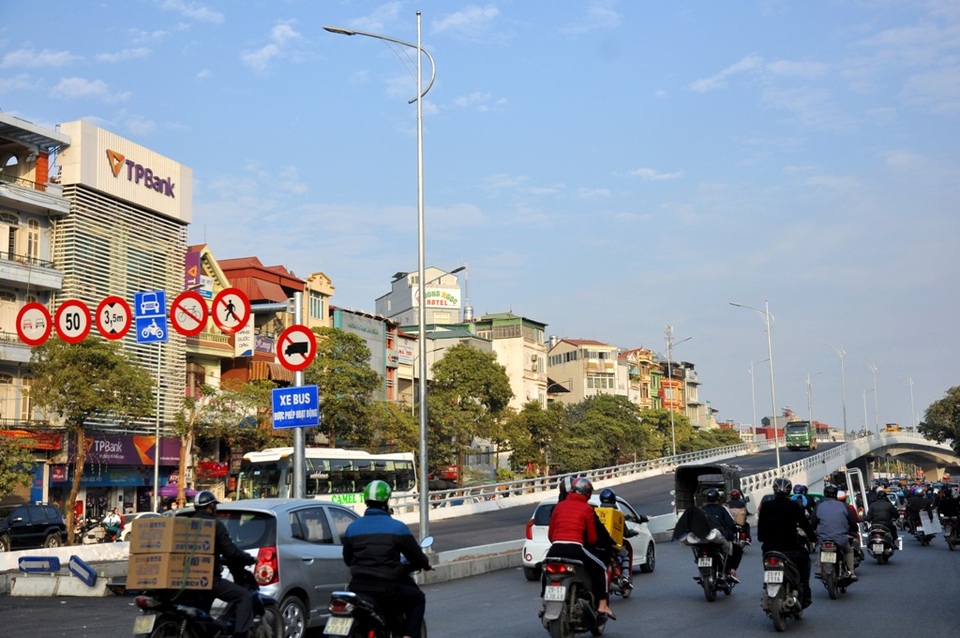 
Nút giao Ô Đông Mác - Nguyễn Khoái là một trong những nút giao phức tạp, có mật độ phương tiện qua lại lớn nhất Hà Nội. Chính vì thế, cầu vượt khi được thông xe sẽ đóng vai trò quan trọng trong việc xử lý tình trạng ùn tắc tại nút giao Ô Đông Mác - Nguyễn Khoái, kết nối với đường Vành đai 1, Đại Cồ Việt… tạo nên một trục giao thông đồng bộ, thông thoáng; giảm tối đa ùn tắc cho khu vực.
