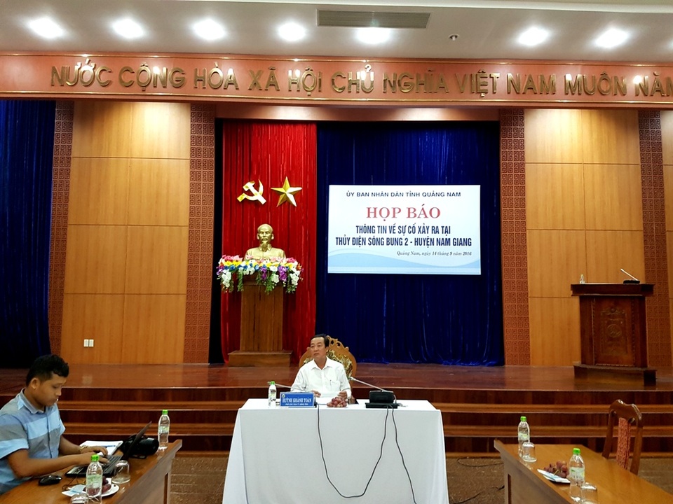 Sự cố vỡ cống dẫn dòng thủy điện: Những người dân nghi mất tích đều đã trở về - 2 Ông Huỳnh Khánh Toàn – Phó Chủ tịch tỉnh Quảng Nam chủ trì họp báo
