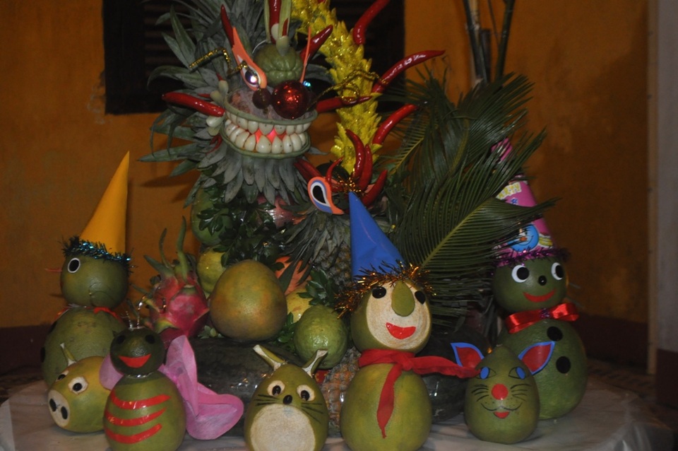 Mâm cỗ Trung thu được bày biện đẹp mắt, đặt ở nơi trang trọng để du khách chiêm ngưỡng