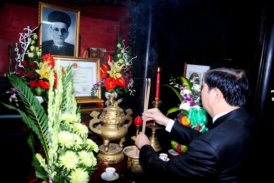 Kỷ niệm 140 năm ngày sinh Quyền Chủ tịch nước Huỳnh Thúc Kháng - 1 Chủ tịch nước Trần Đại Quang viếng hương tại nhà lưu niệm cụ Huỳnh Thúc Kháng