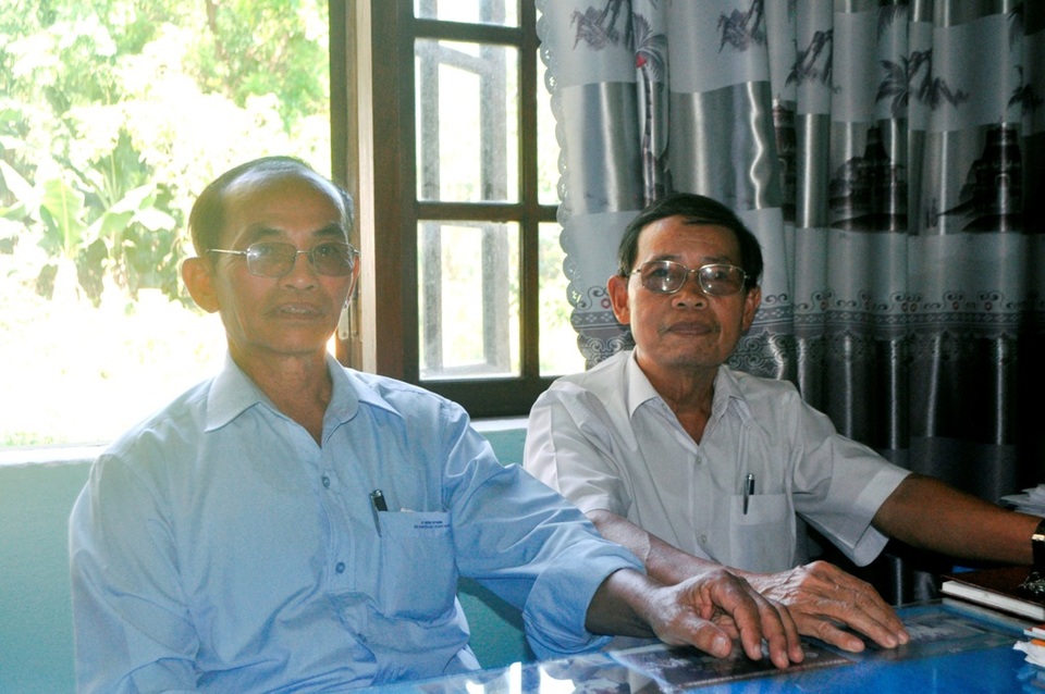 
Ông Võ Nga (bên trái) cùng ông Phạm Phú Hoan (nguyên Bí thư Đảng ủy xã Điện Phước, nay là Phó Chủ tịch Hội khuyến học xã Điện Phước).
