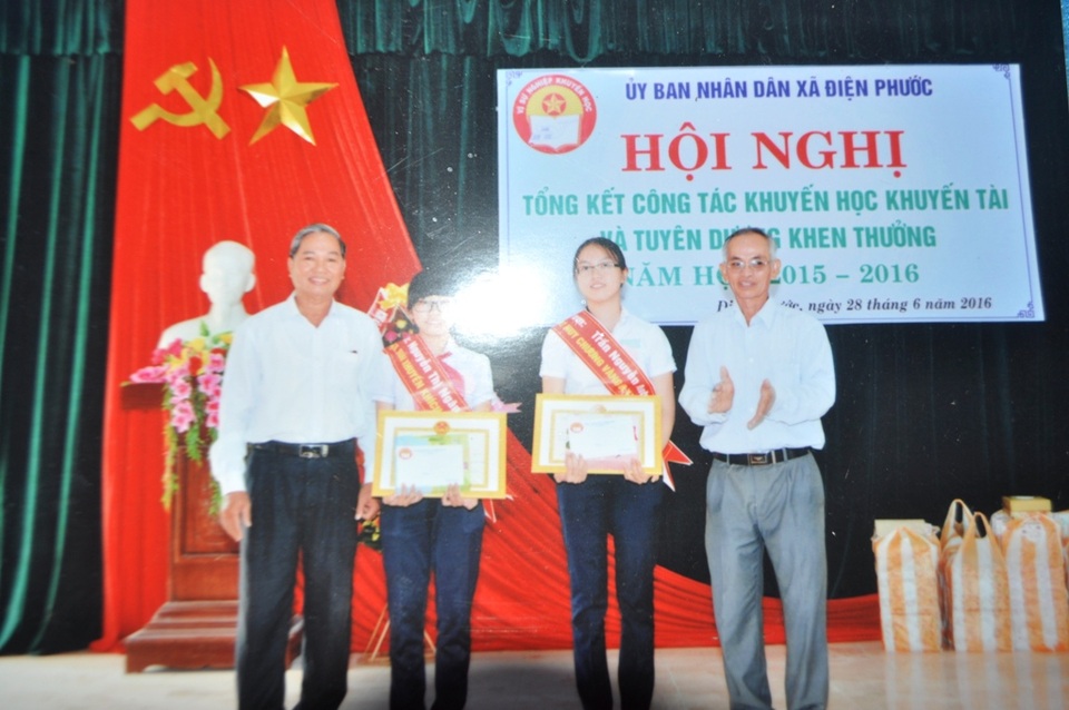 Trao thưởng cho 2 em học sinh Điện Phước đạt thành tích trong kỳ thi cấp Quốc gia