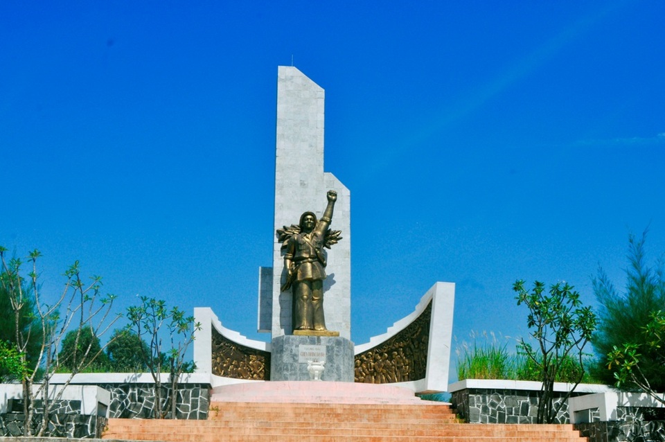 Tượng đài chiến thắng núi Bồ Bồ