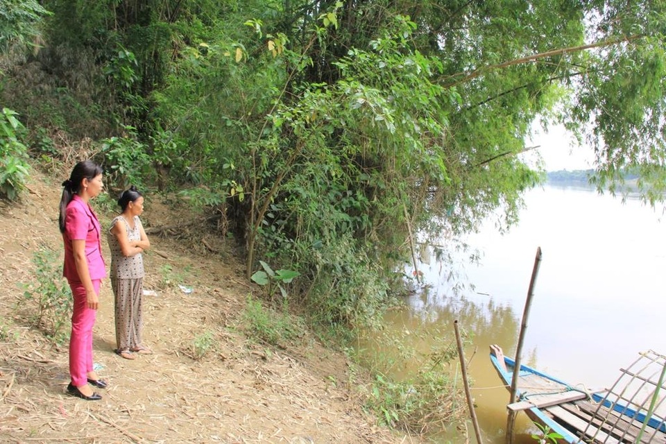 Nỗi lo bị “hà bá” nuốt xuống sông trong mùa mưa bão - 2 Người dân lo lắng vì tình trạng sông Thu Bồn bị sạt lở mạnh hiện nay