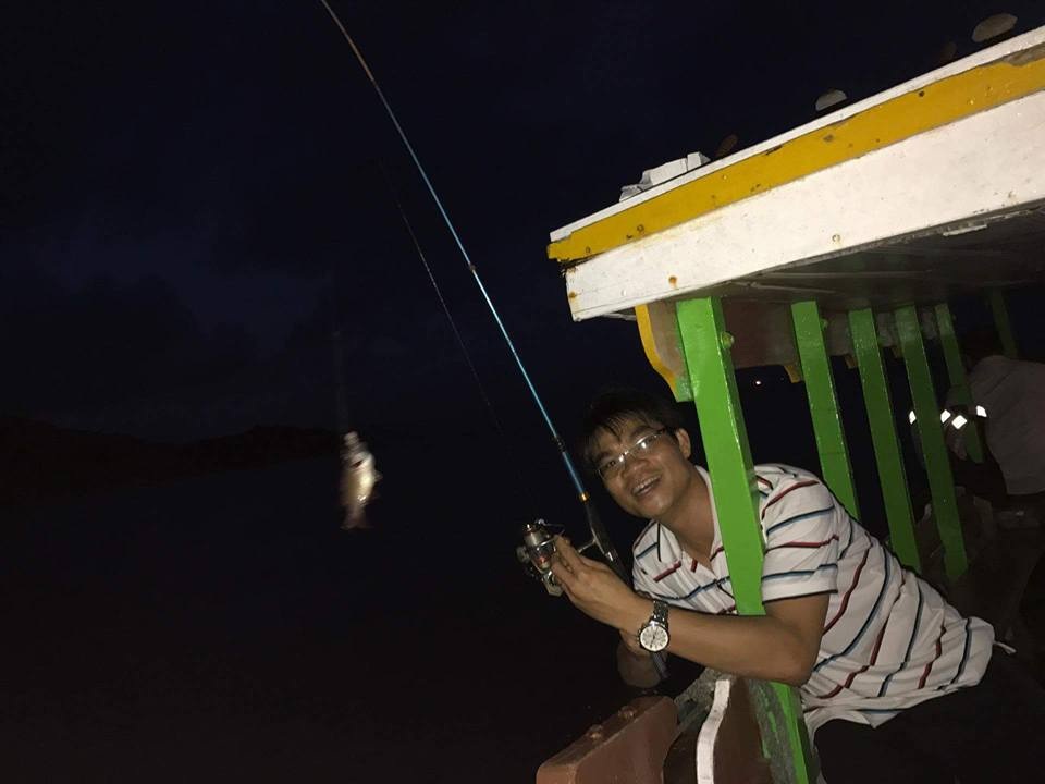 ​Khách hứng thú với những con cá do chính tay mình câu được