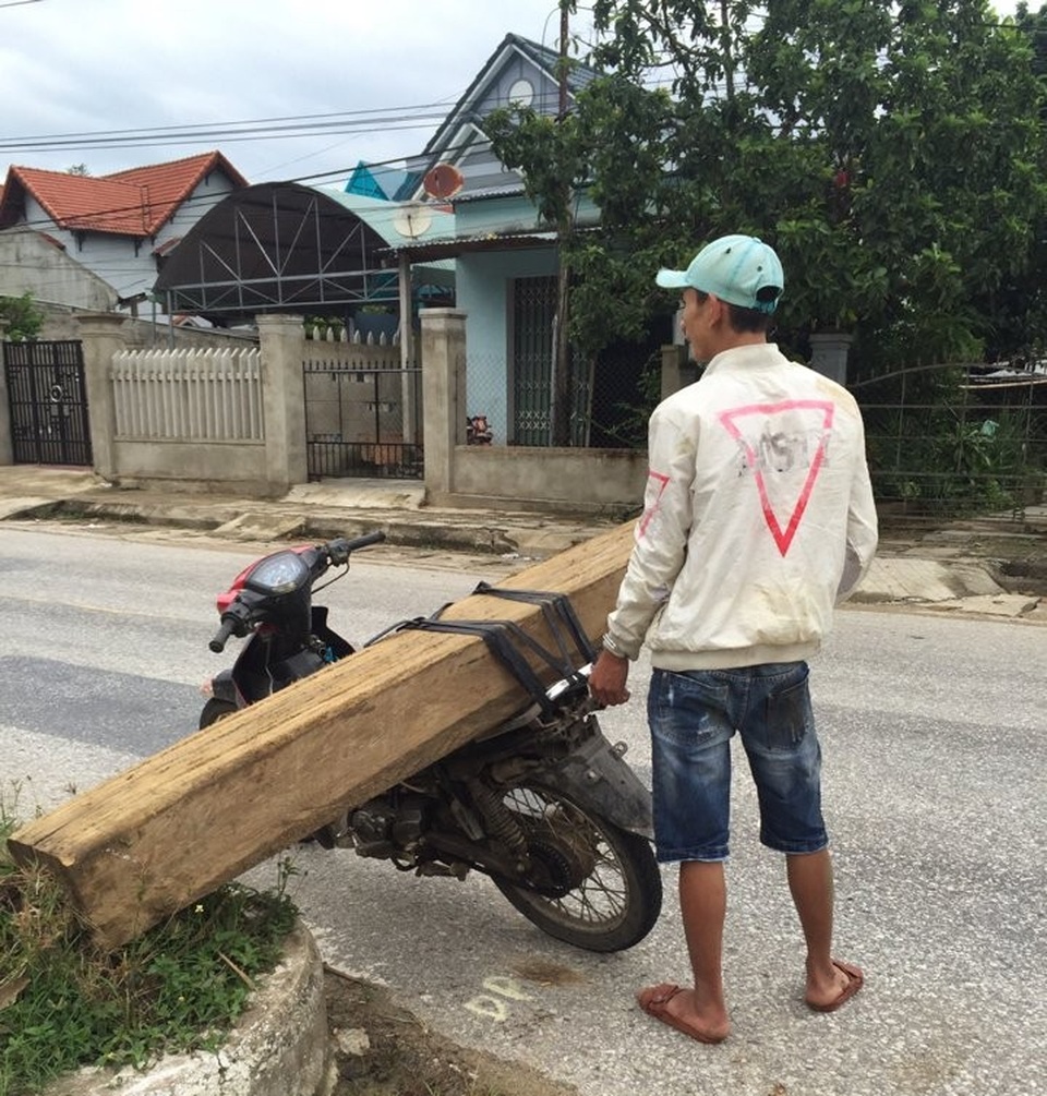 Lâm tặc hành hung Công an - 2 Một trong 2 đối tượng bị bắt cùng tang vật