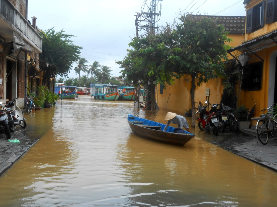 Phương tiện di chuyển trong mùa lũ được người dân chuẩn bị sẵn