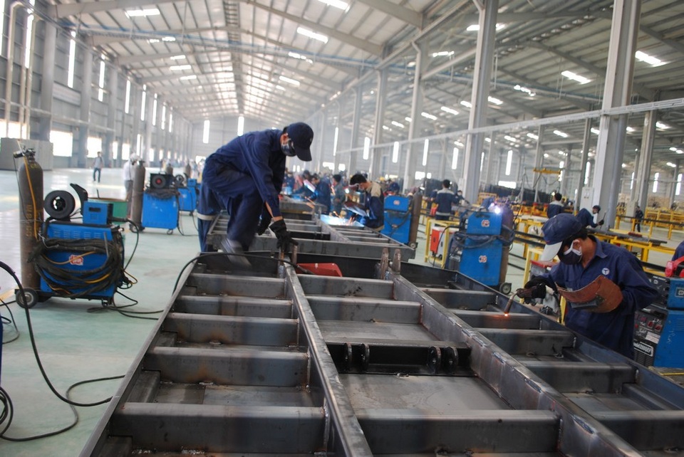 Quảng Nam cần phấn đấu là tỉnh kiểu mẫu - 1 Thủ tướng đề nghị Quảng Nam phát triển mạnh ngành công nghiệp cơ khí sản xuất, lắp ráp ô tô, các ngành công nghiệp phụ trợ. Trong ảnh : Nhà máy sản xuất ô tô Trường Hải