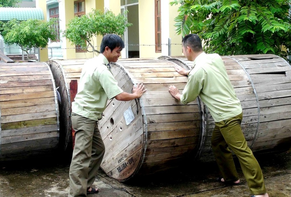 Những kiện hàng cáp quang không có hóa đơn, chứng từ đang bị tạm giữ