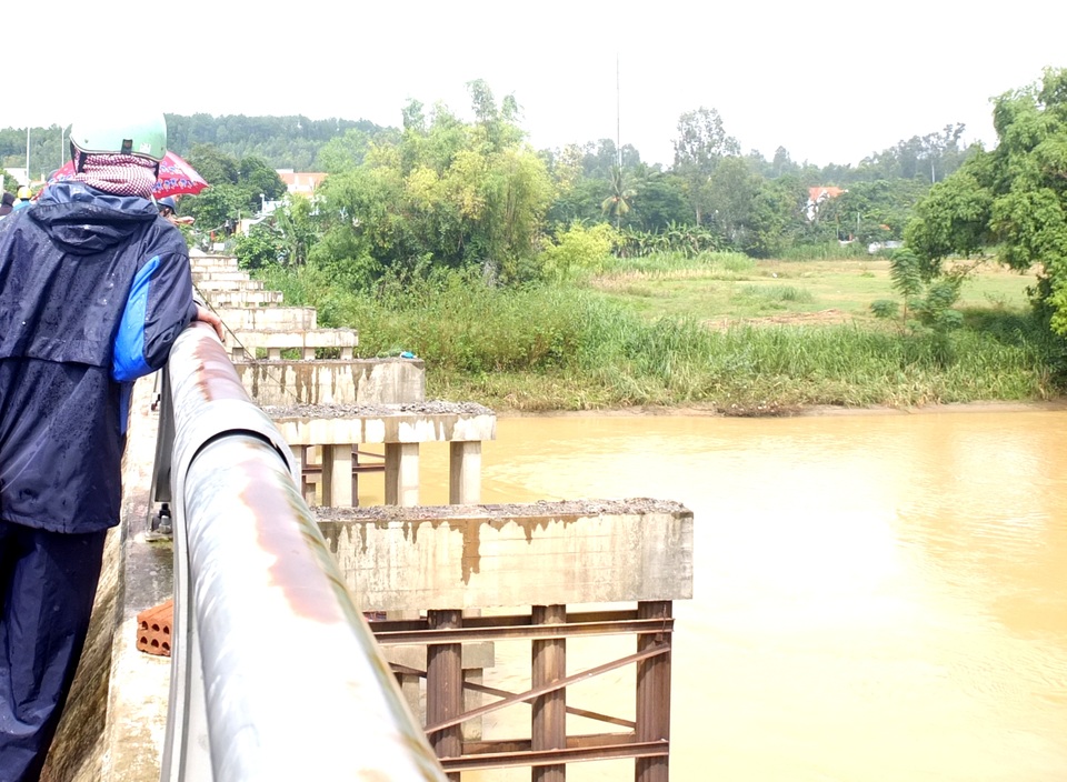 Cầu Cẩm Lý, nơi được cho là Thái đã nhảy cầu tự tử lúc nửa đêm