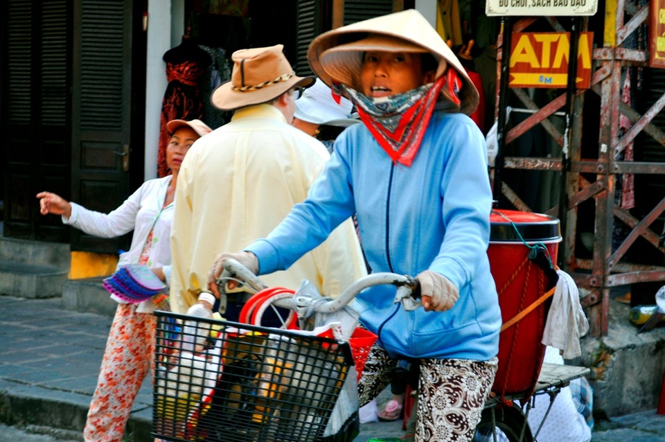 Tiếng rao hàng lảnh lót, vang vọng qua từng con đường nhỏ
