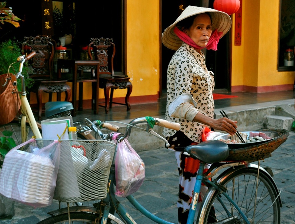 Khi có khách, họ dừng lại bên đường ân cần, vui vẻ luôn làm khách hài lòng