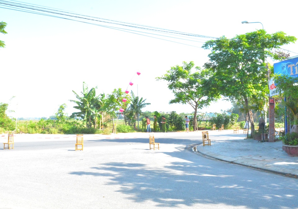 Cơ quan chức năng đang khám nghiệm hiện trường vụ án