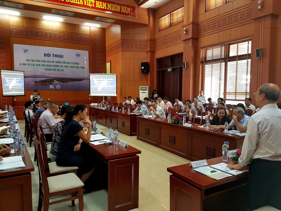 Hội An có dấu hiệu ô nhiễm môi trường từ hoạt động du lịch - 1 Đối thoại về “Vai trò sinh thái của hệ thống cồn bãi tự nhiên và ứng xử các bên liên quan hướng tới phát triển bền vững TP Hội An” được tổ chức tại Hội An ngày 23/11