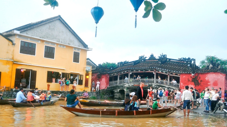 Chùa Cầu cũng trở thành địa điểm thu hút du khách