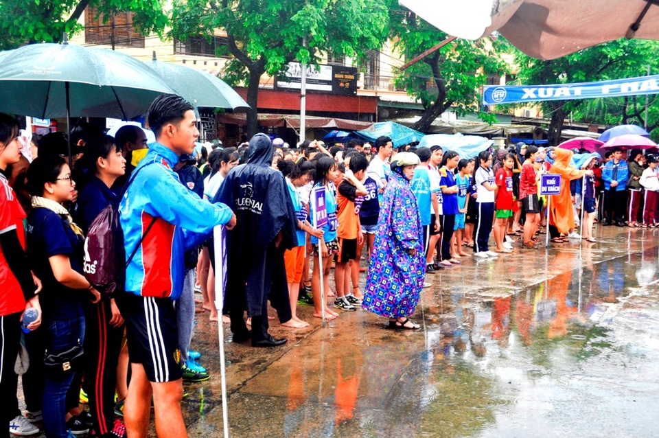 Hơn 500 vận động viên là thanh niên, cán bộ, công nhân của các cơ quan doanh nghiệp, khách sạn, học sinh, sinh viên và du khách