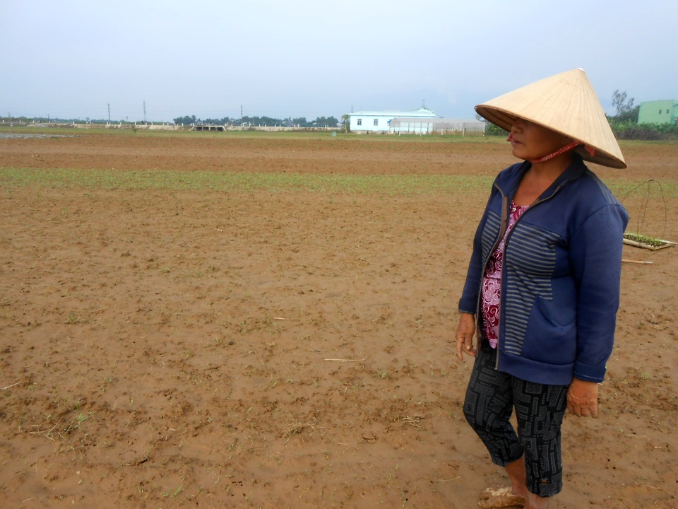 Người dân bần thần trước mất mát quá lớn sau cơn lũ dữ