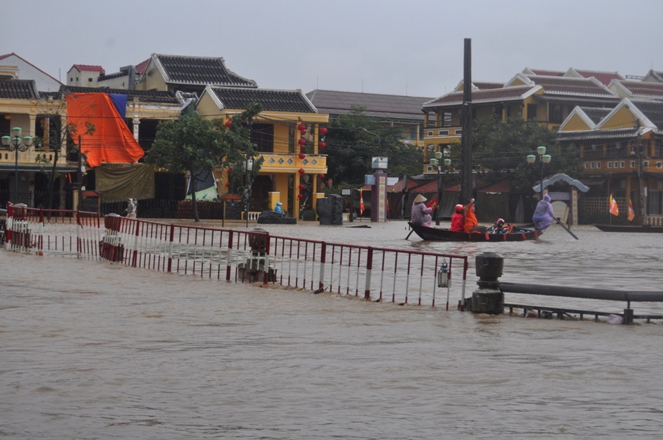 Lan can cầu An Hội đã mất, gây nguy hiểm nếu qua lại